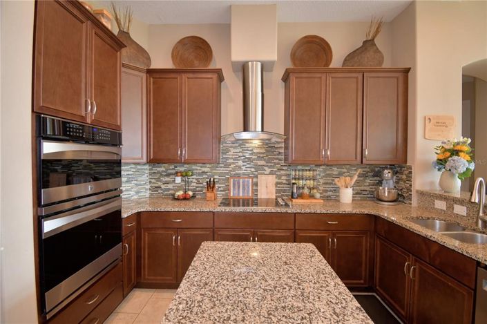 Image No.8-5 Bed Property for sale