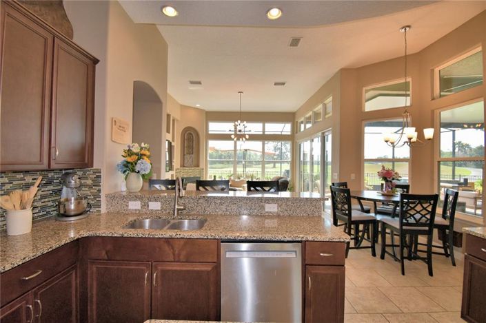 Image No.9-5 Bed Property for sale