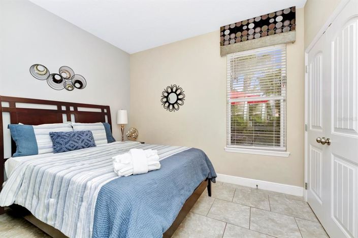 Image No.17-5 Bed Property for sale