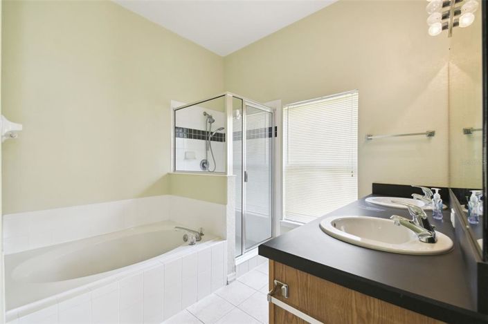 Image No.16-5 Bed Property for sale