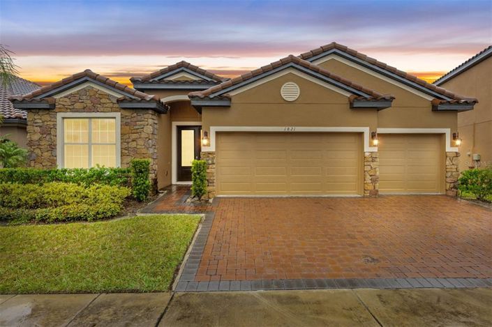 Image No.1-4 Bed Property for sale