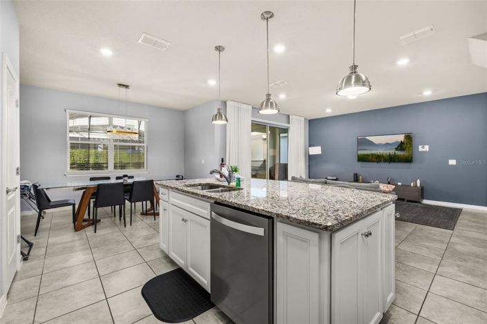 Image No.10-5 Bed Property for sale