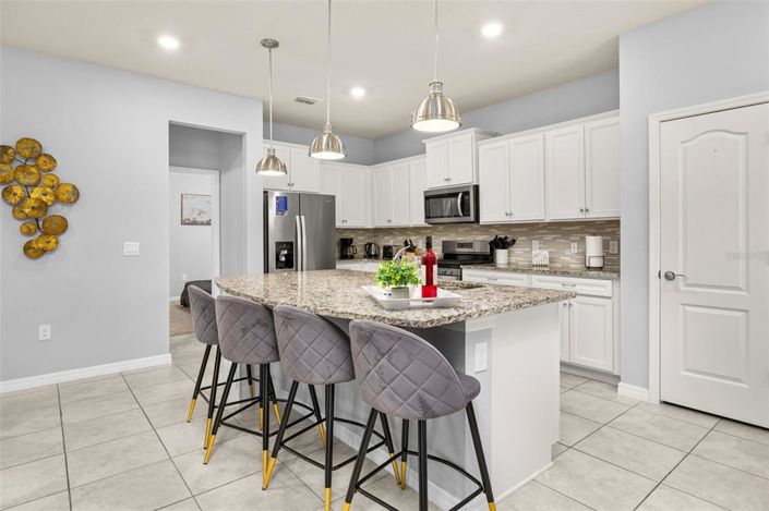 Image No.12-5 Bed Property for sale