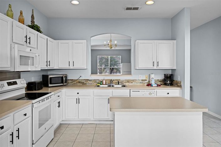 Image No.11-7 Bed Property for sale