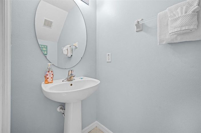 Image No.24-7 Bed Property for sale