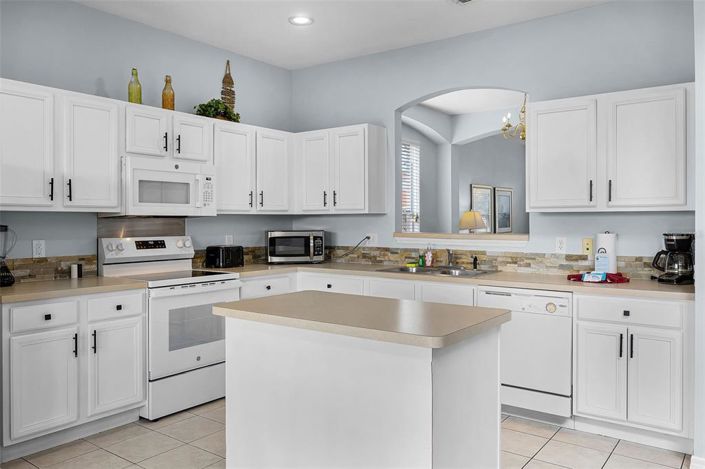 Image No.9-7 Bed Property for sale