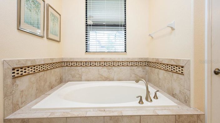 Image No.23-9 Bed Property for sale