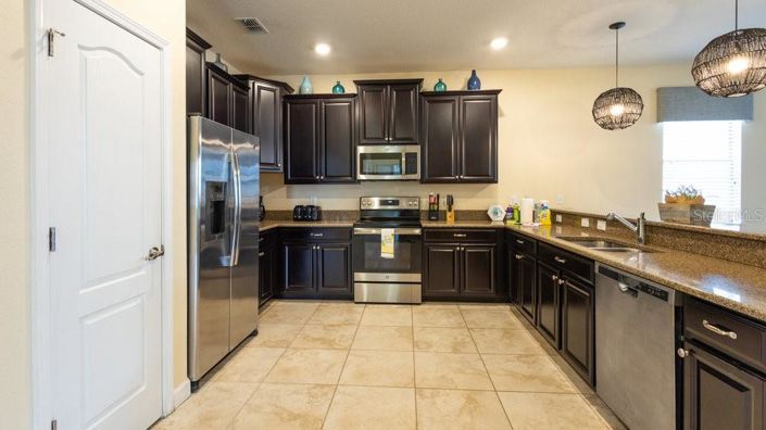 Image No.6-9 Bed Property for sale