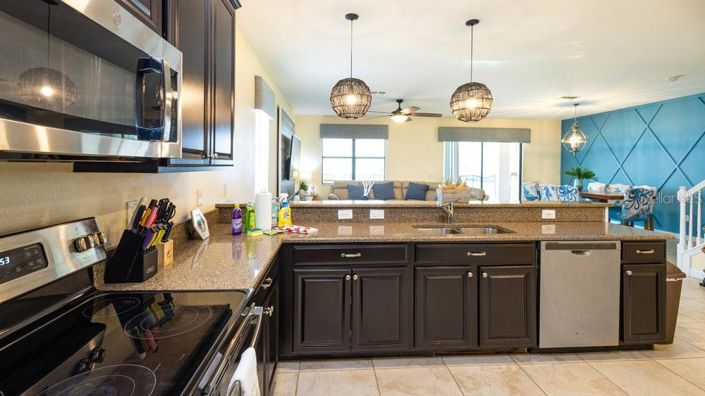 Image No.7-9 Bed Property for sale