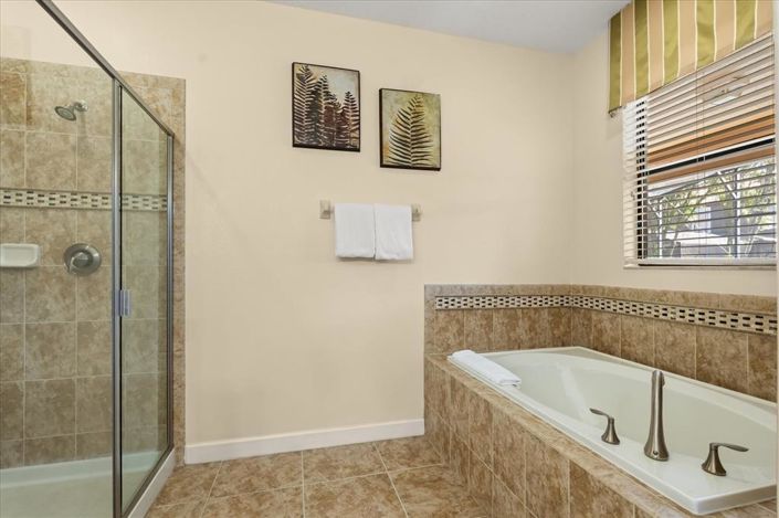 Image No.14-7 Bed Property for sale