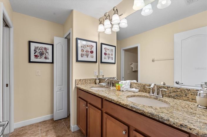 Image No.23-7 Bed Property for sale