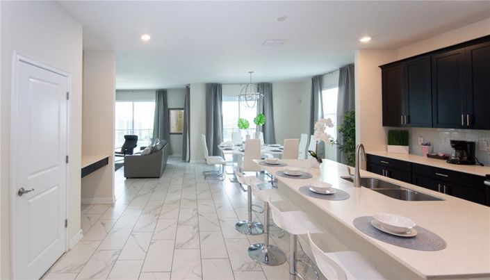 Image No.10-6 Bed Property for sale