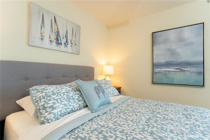 Image No.30-6 Bed Property for sale