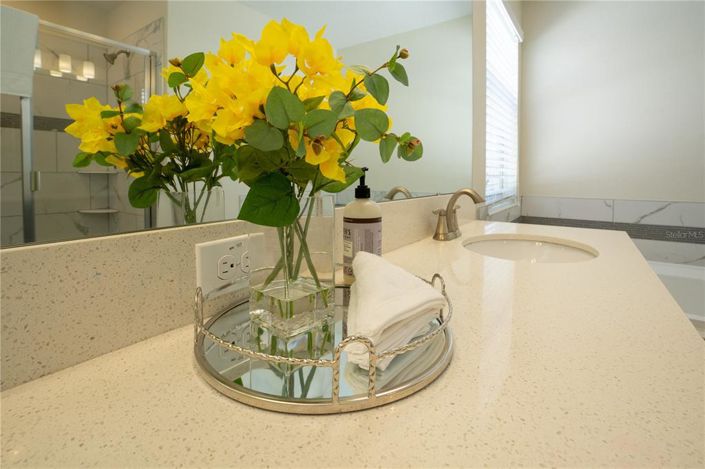 Image No.40-6 Bed Property for sale