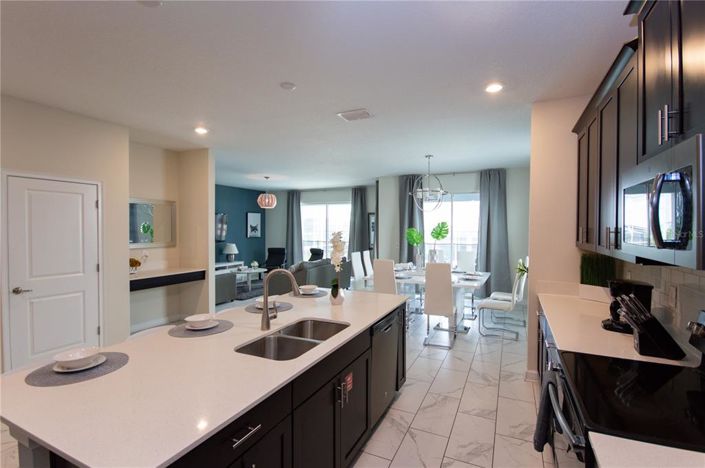 Image No.5-6 Bed Property for sale