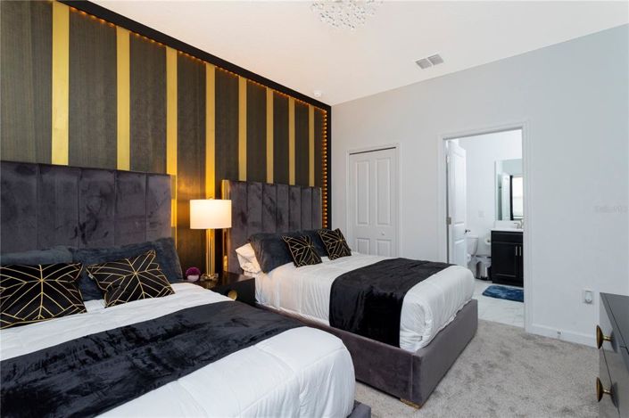 Image No.22-8 Bed Property for sale