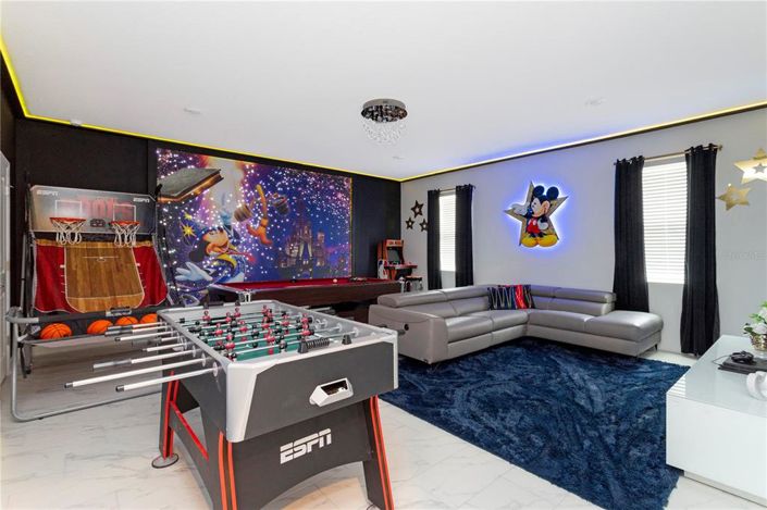 Image No.23-8 Bed Property for sale