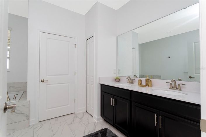 Image No.37-8 Bed Property for sale