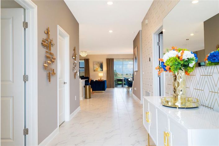 Image No.4-8 Bed Property for sale