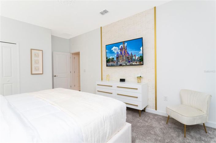 Image No.40-8 Bed Property for sale