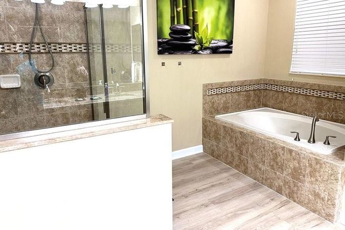 Image No.13-9 Bed Property for sale