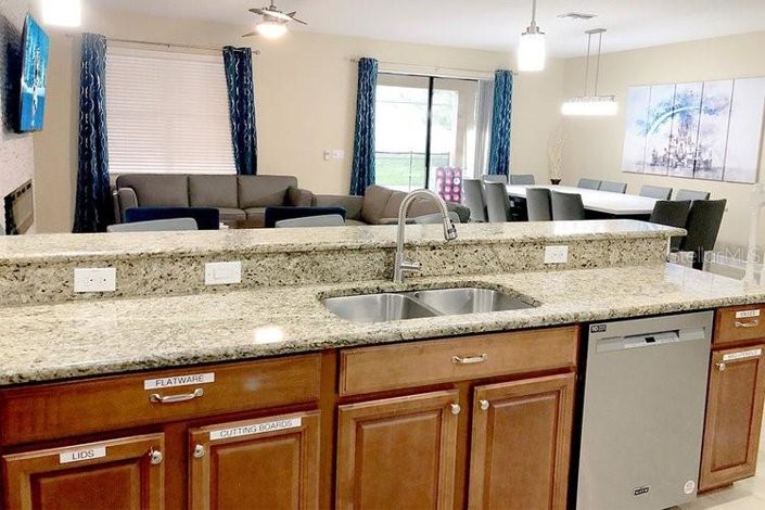 Image No.17-9 Bed Property for sale