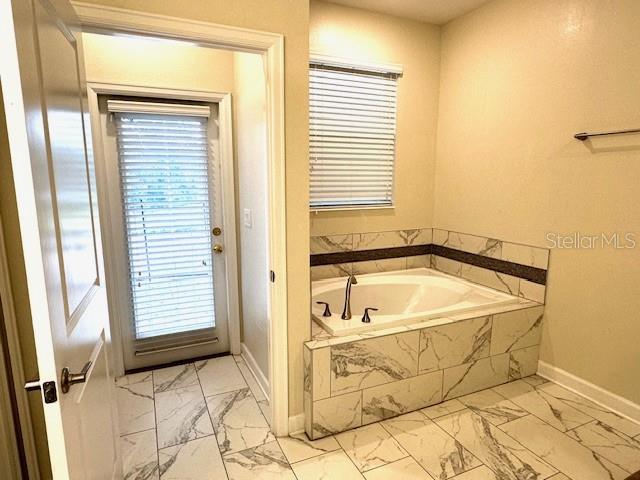 Image No.18-8 Bed Property for sale