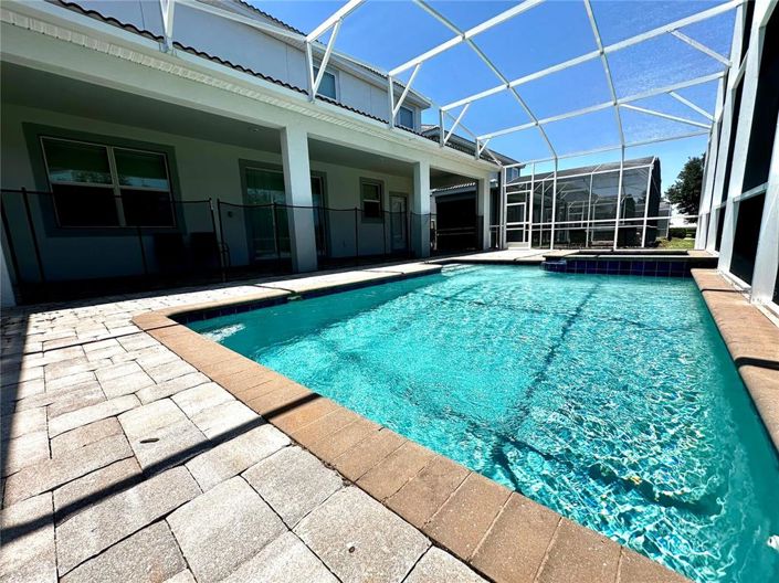 Image No.3-8 Bed Property for sale