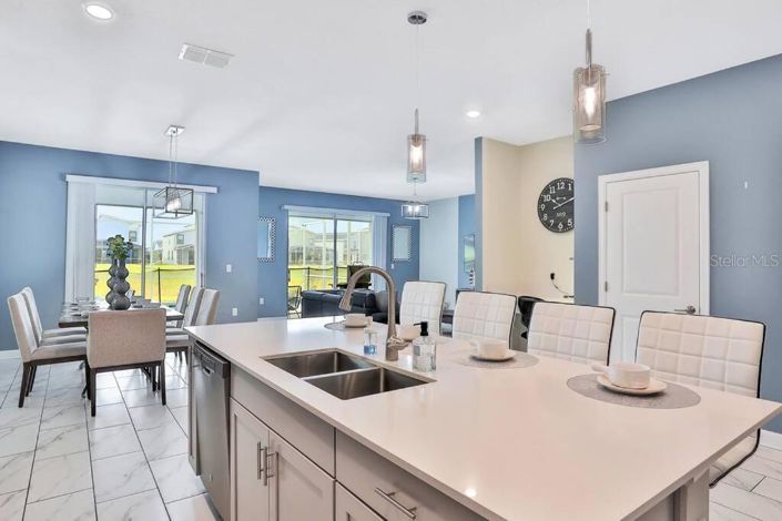 Image No.5-6 Bed Property for sale