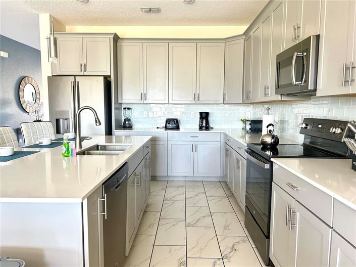 Image No.8-6 Bed Property for sale