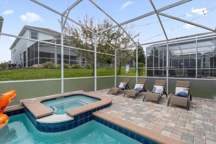 Image No.10-8 Bed Property for sale