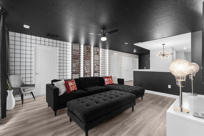 Image No.32-8 Bed Property for sale