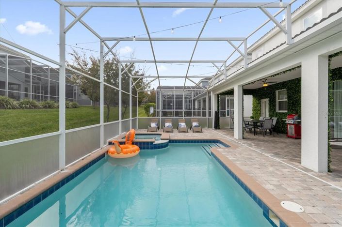 Image No.9-8 Bed Property for sale