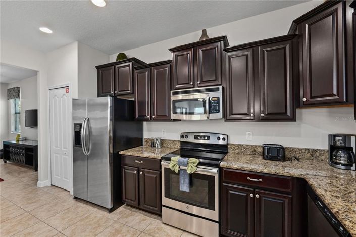 Image No.27-6 Bed Property for sale