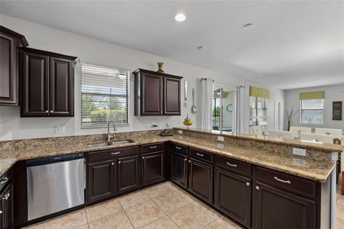 Image No.28-6 Bed Property for sale