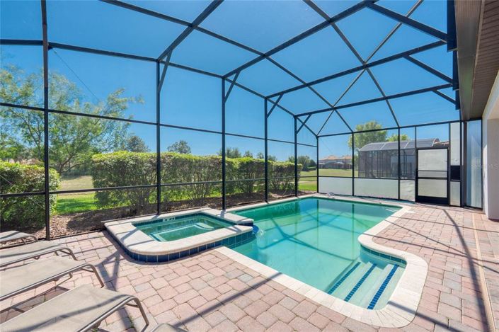 Image No.40-6 Bed Property for sale