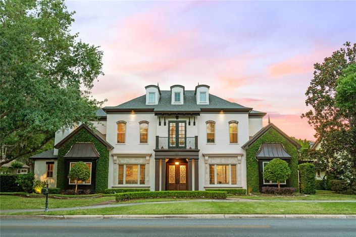 Image No.1-6 Bed Property for sale