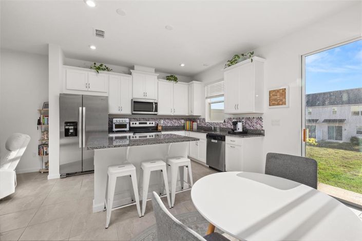 Image No.12-3 Bed Townhouse for sale