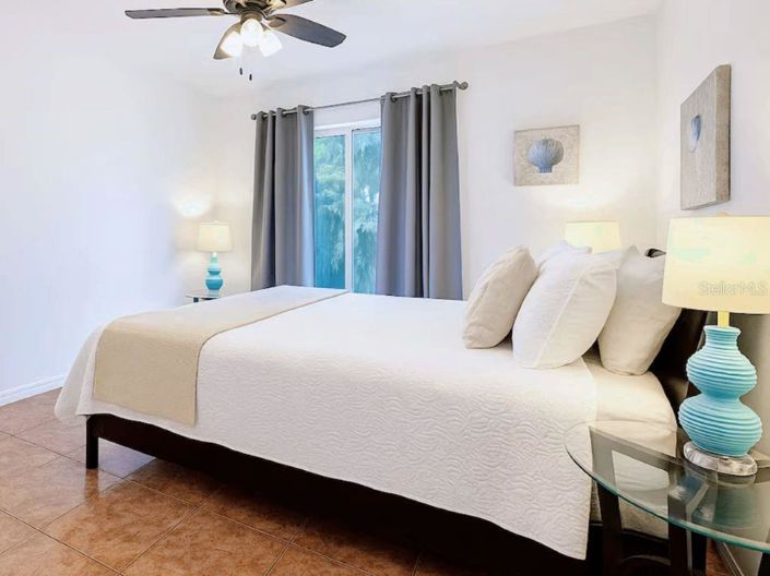 Image No.10-3 Bed Property for sale