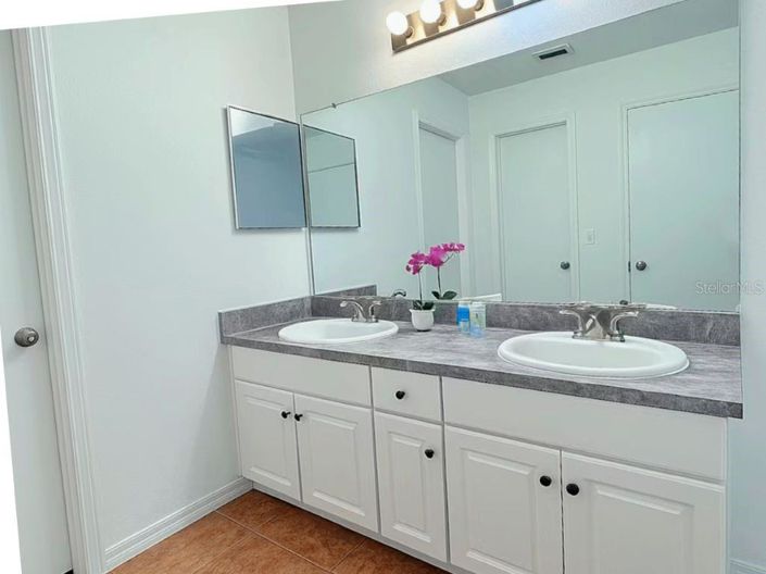 Image No.8-3 Bed Property for sale