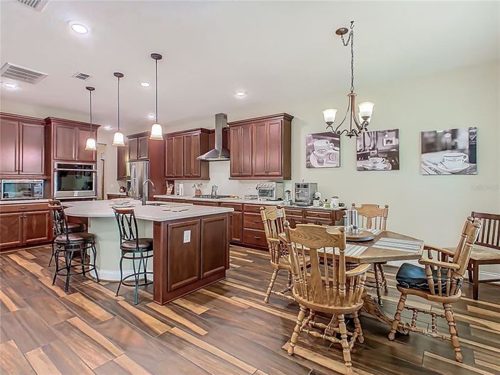 Image No.12-6 Bed Property for sale