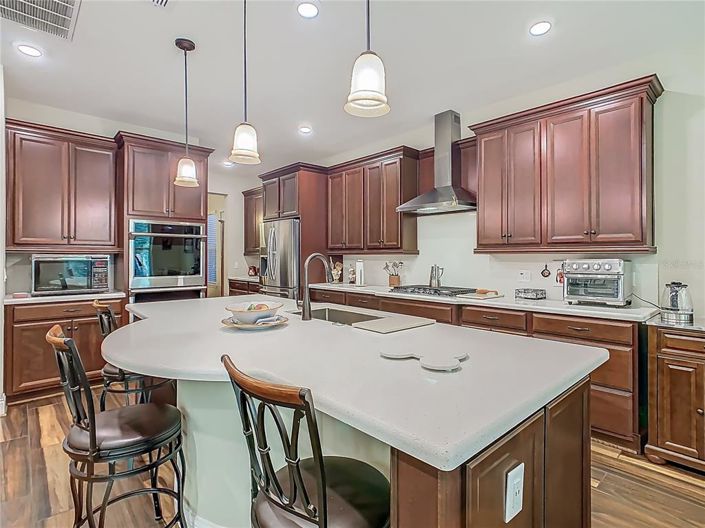 Image No.13-6 Bed Property for sale