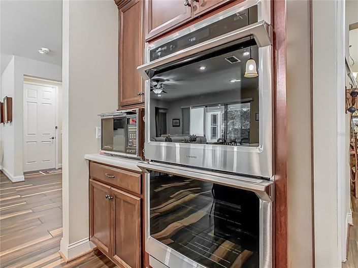 Image No.17-6 Bed Property for sale