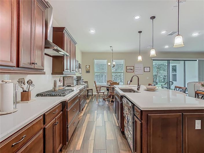 Image No.19-6 Bed Property for sale