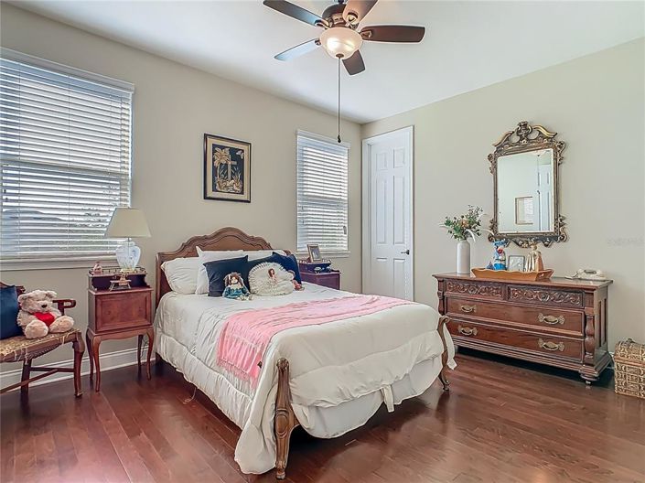 Image No.27-6 Bed Property for sale