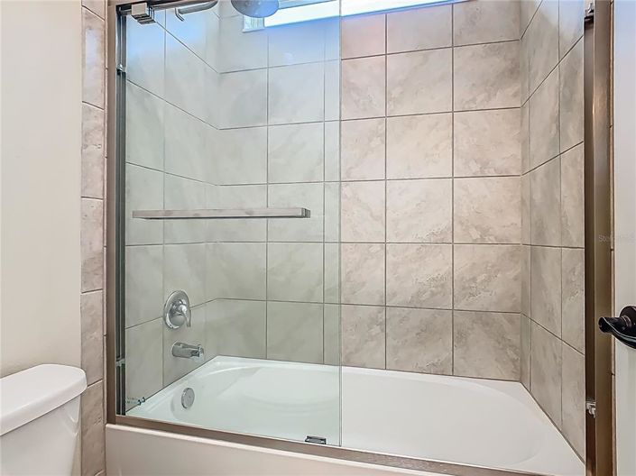 Image No.36-6 Bed Property for sale