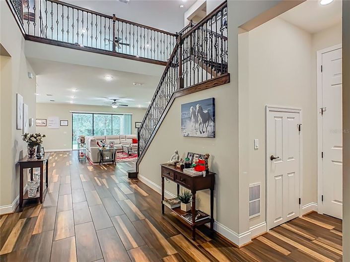 Image No.5-6 Bed Property for sale