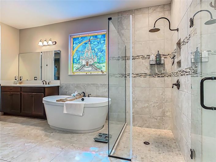 Image No.53-6 Bed Property for sale