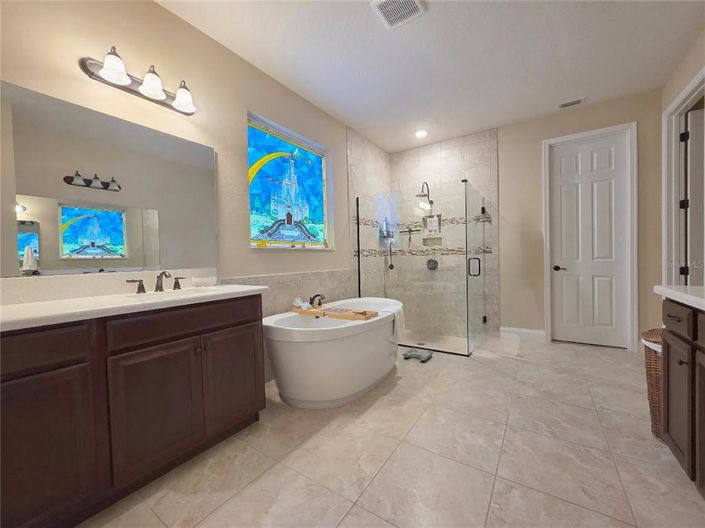 Image No.55-6 Bed Property for sale