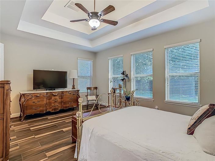 Image No.56-6 Bed Property for sale